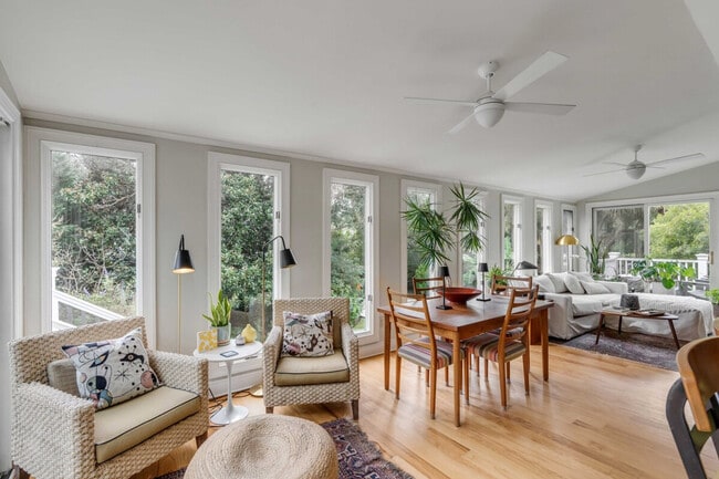 Building Photo - 209 Station 17 St