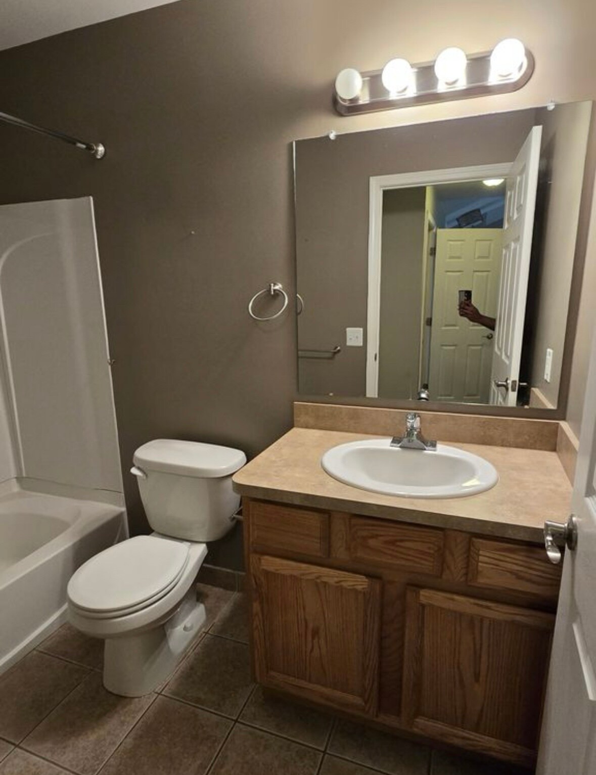 Building Photo - 14262 Shadywood Dr