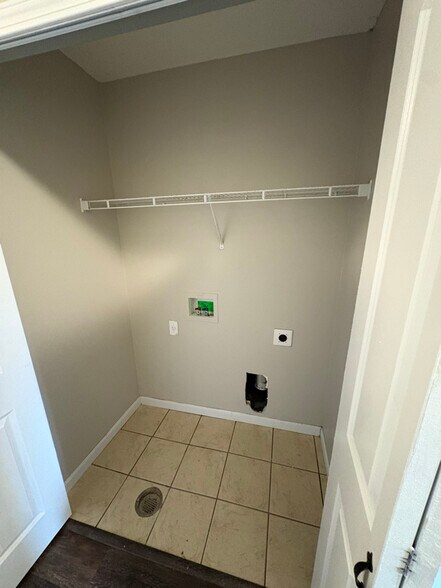 Building Photo - 10264 Knob Hill Dr