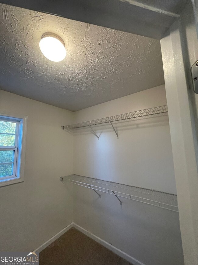 Building Photo - 721 Meadow Spring Dr