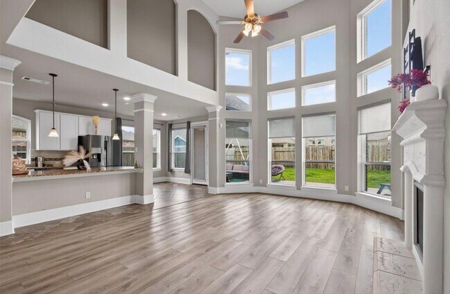 Building Photo - 1630 Mahan Dr