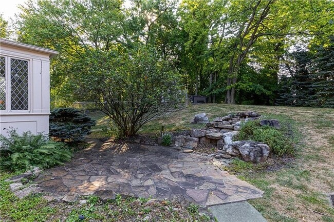 Building Photo - 705 E Beau St