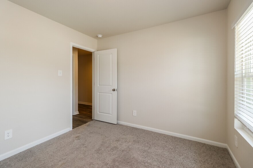 Building Photo - 14207 Green Wing Cir