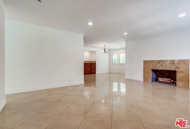 Building Photo - 687 Mt Carmel Dr