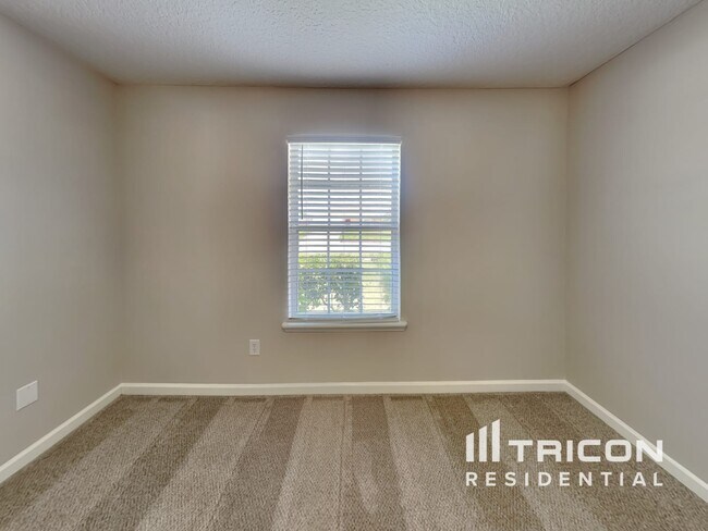 Building Photo - 11707 Deep Springs Dr N