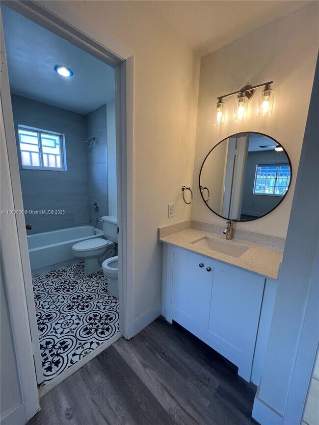 Building Photo - 2208 W 74th St