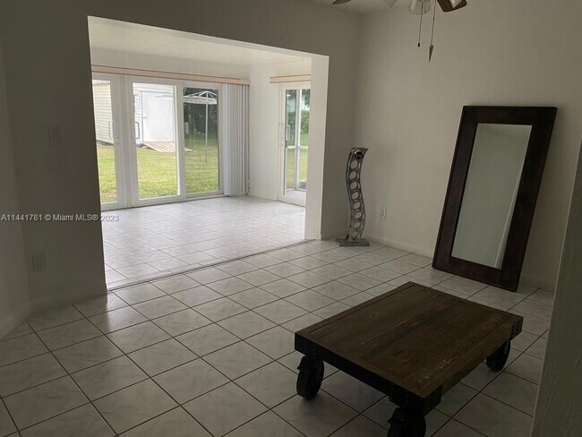 Building Photo - 127 Highview Ave