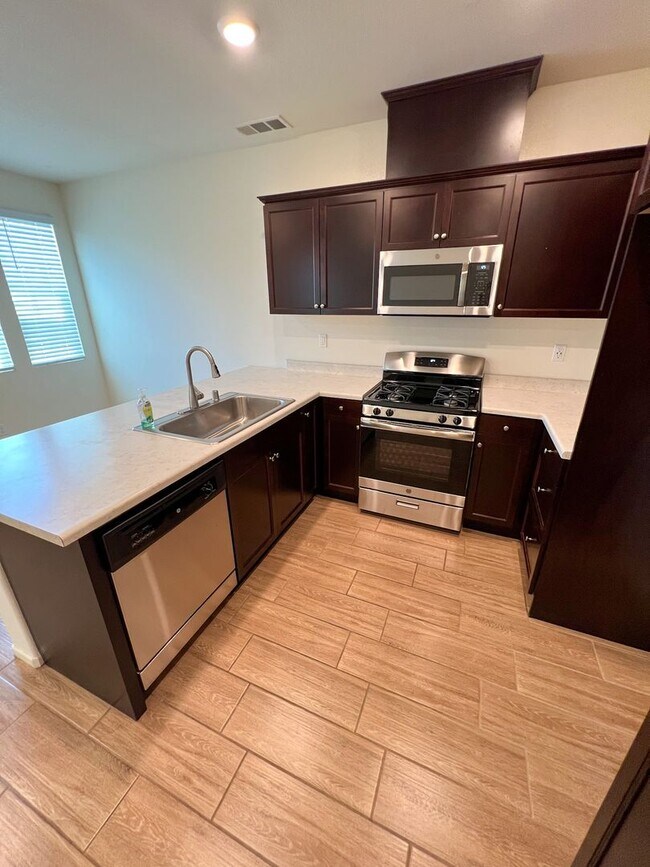 Building Photo - 2 bedroom Condo with a LOFT located in Menifee!