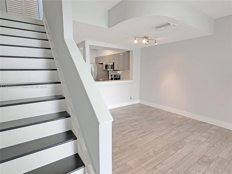 Building Photo - 180 SW 96th Ter