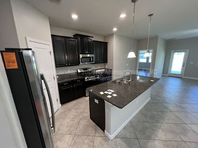 Building Photo - 939 Terra Vista St