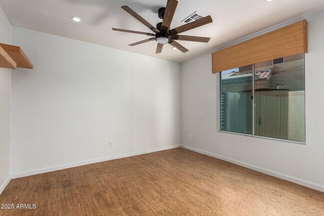 Building Photo - 4430 E Graythorn St
