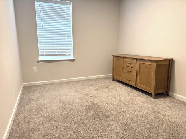 Building Photo - 173 Mazzeo Dr