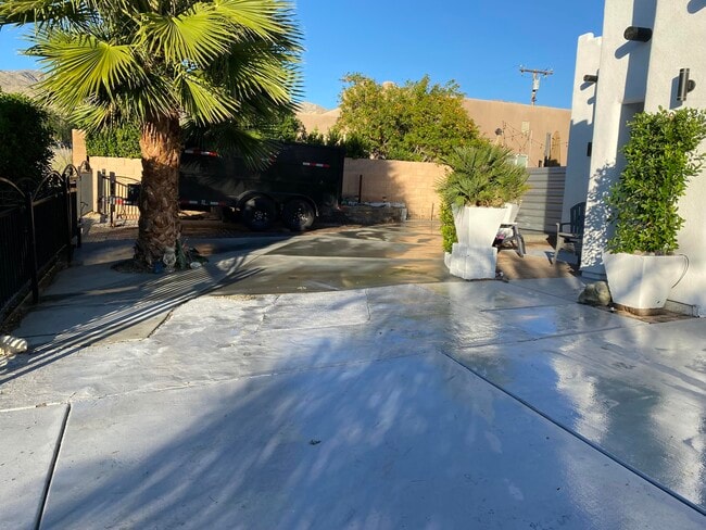 Building Photo - 9762 Palm Dr