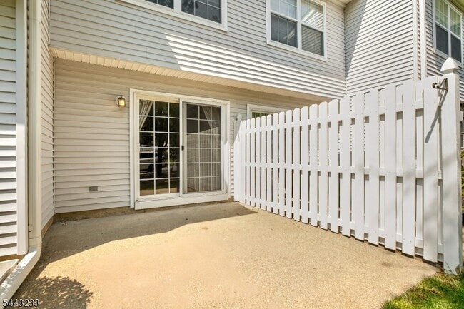 Building Photo - 418 Dalton Ct