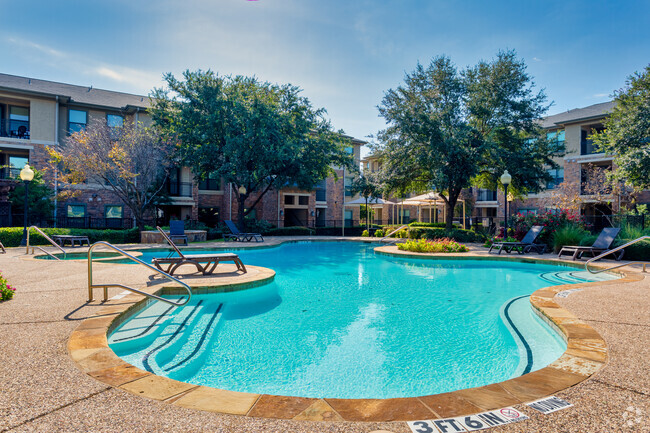 Building Photo - PECAN POINTE