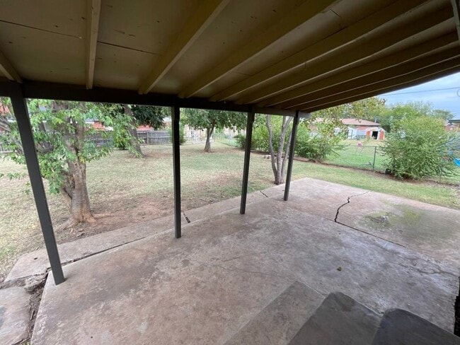 Building Photo - 3829 NW Ferris- AVAILABLE NOW!