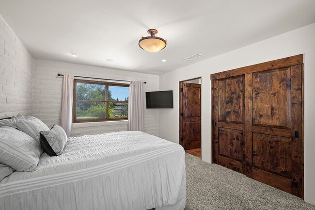 Building Photo - This Beautiful Hacienda Style Home combine...
