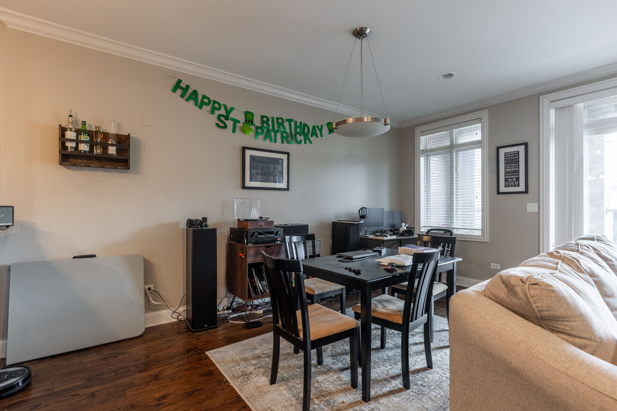 Building Photo - 1138 W Diversey Pky