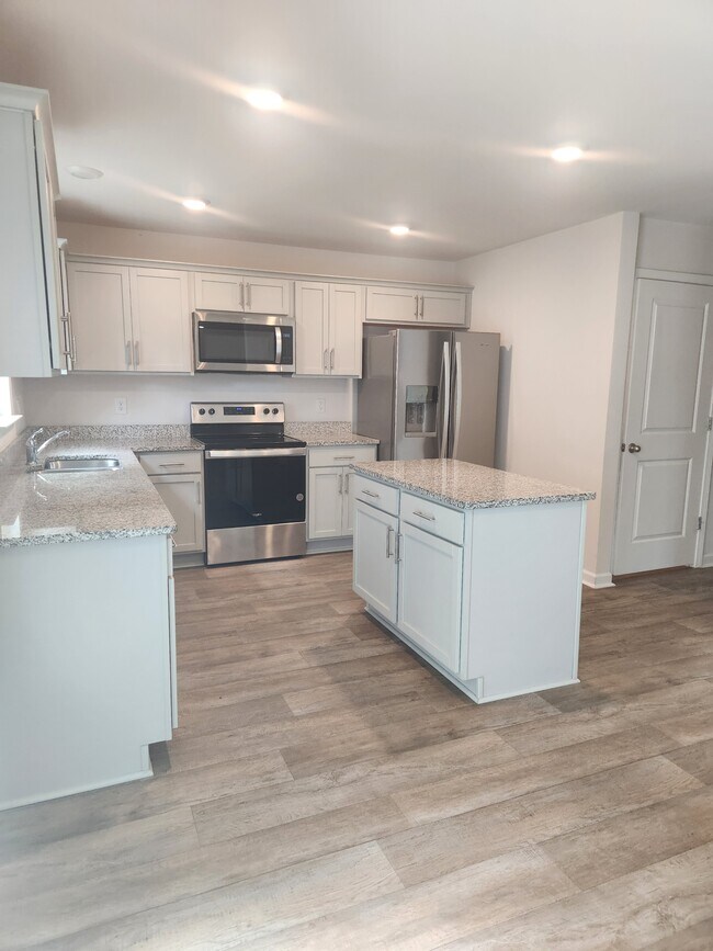 Building Photo - 4517 Sandstone Dr