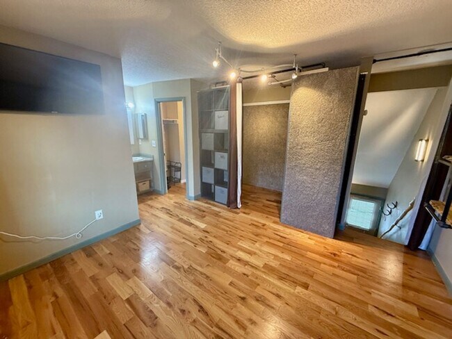 Building Photo - 7978 Chase Cir