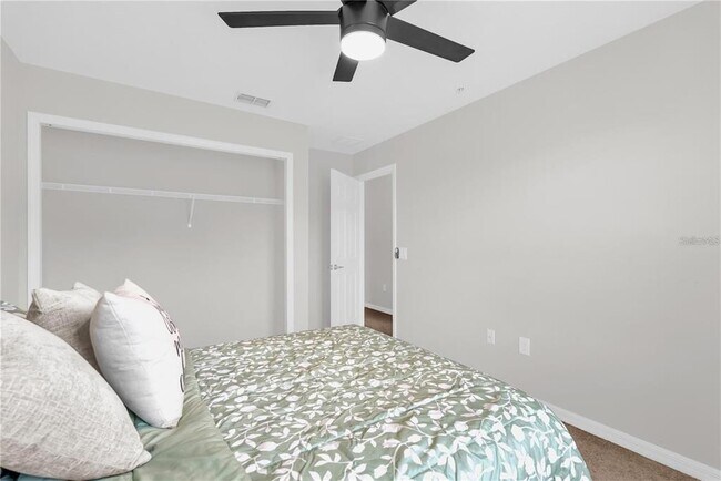 Building Photo - 2480 Seven Oaks Dr