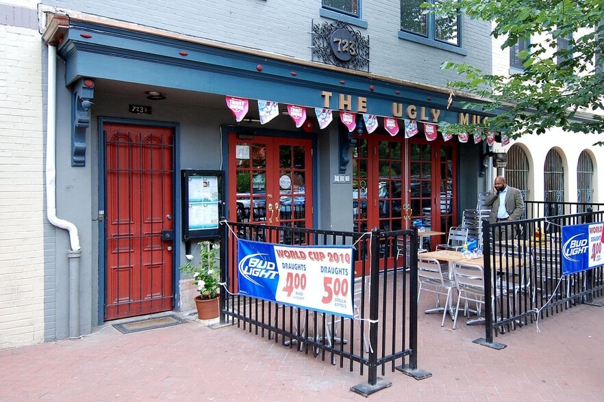 Building Photo - 1110 3rd St NE