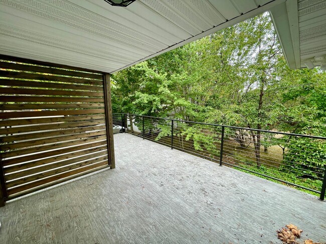 Building Photo - 7605 Sunset Cir W