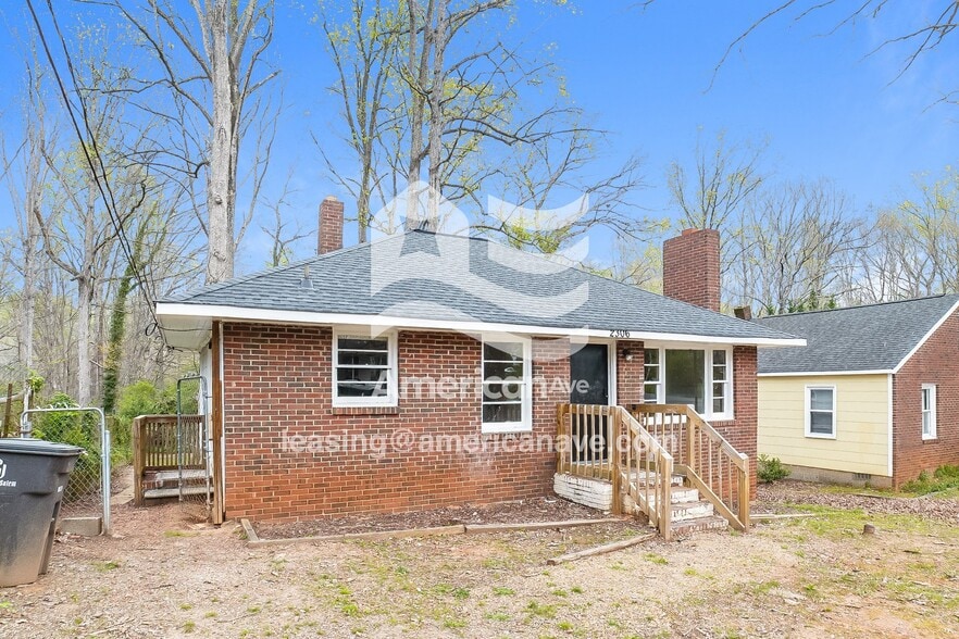 Building Photo - 2306 Redbud Ln