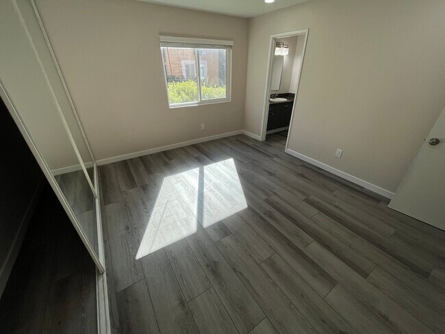 Building Photo - 17131 W Bernardo Dr