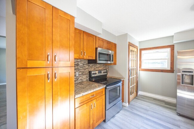 Building Photo - 52 East Ave