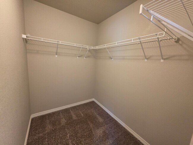 Building Photo - 3 Bed 3 bath house in Lorson Ranch!