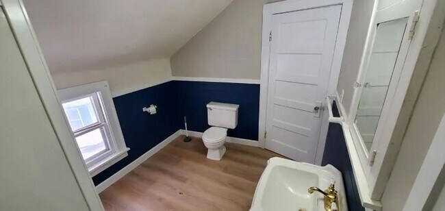 Building Photo - Charming 2 Bedroom, 1.5 Bathroom Home for ...
