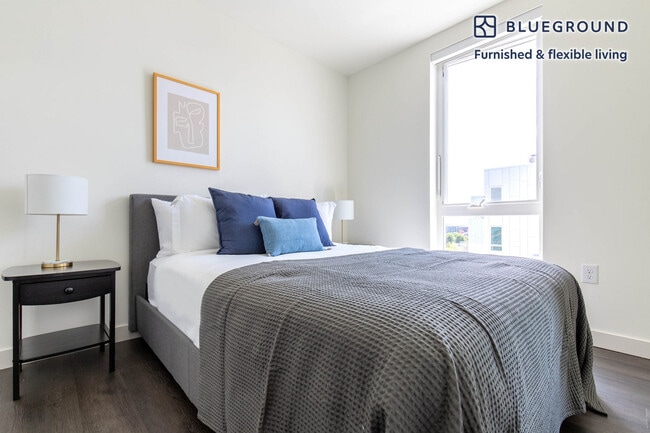 Building Photo - 118 Broadway E