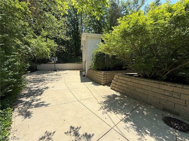 Building Photo - 6803 Cranbrook Dr