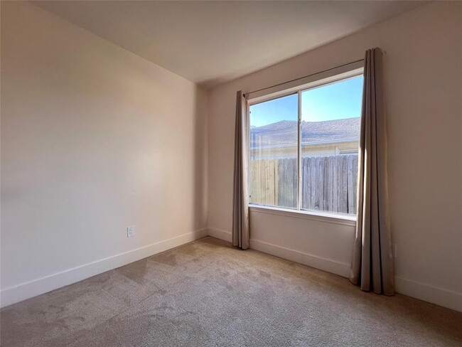 Building Photo - 5015 Summit Lodge Dr