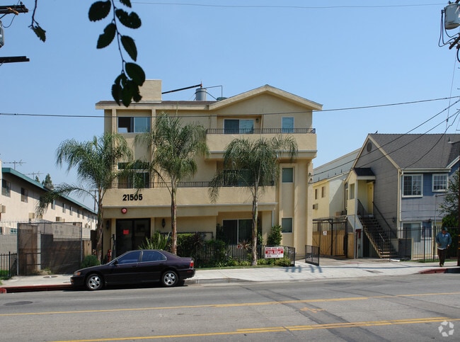 Primary Photo - 21505 Saticoy St