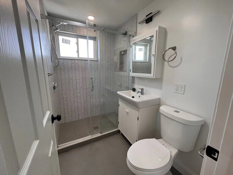 Building Photo - 336 Lowell St