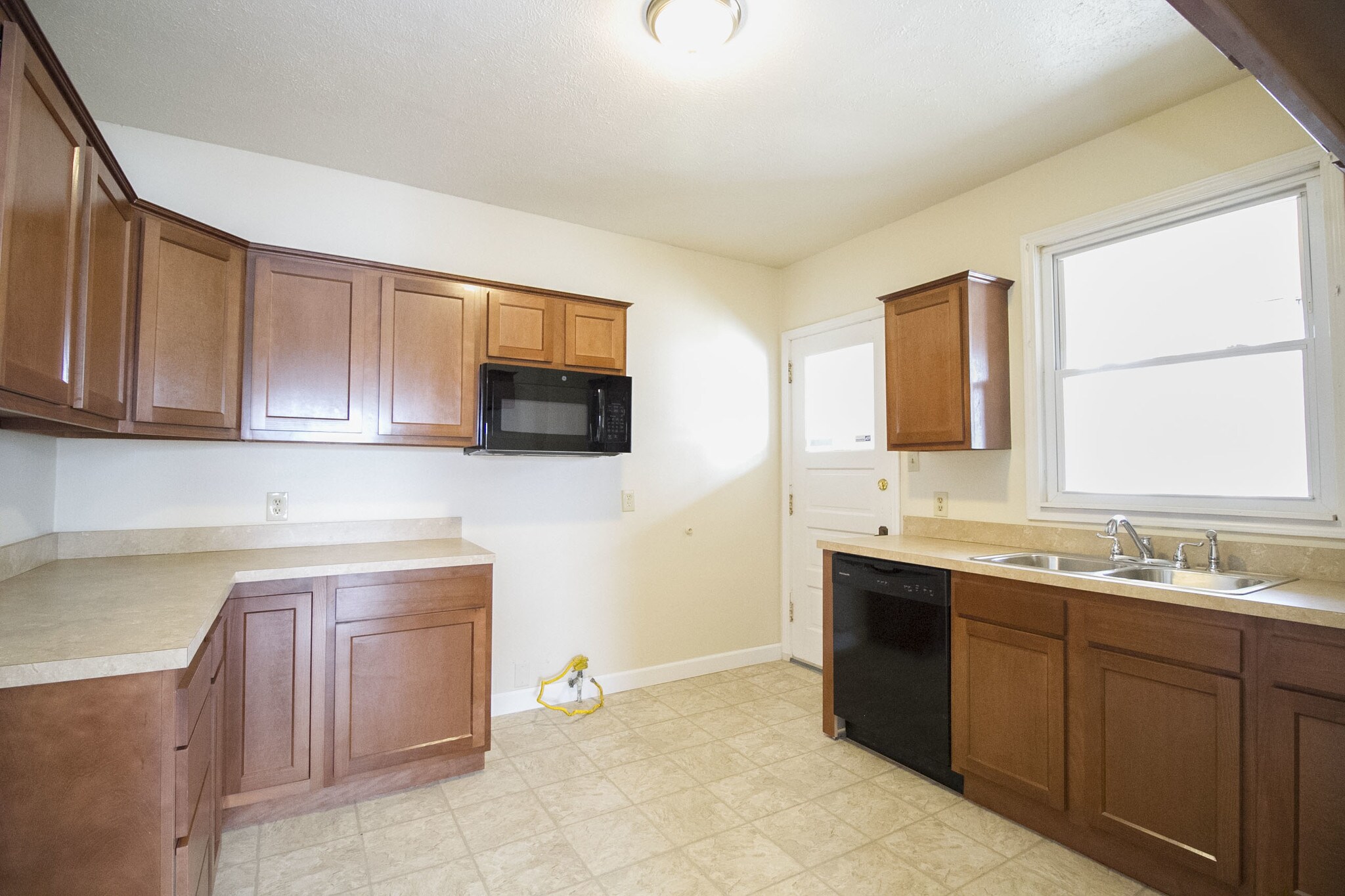 Building Photo - 2122 Airport Hwy