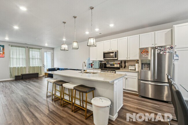 Building Photo - Charming 3BR Townhome in Castle Pines