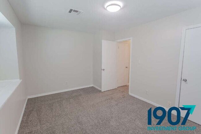 Building Photo - Charming 3-Bedroom Home in Moore with Spac...