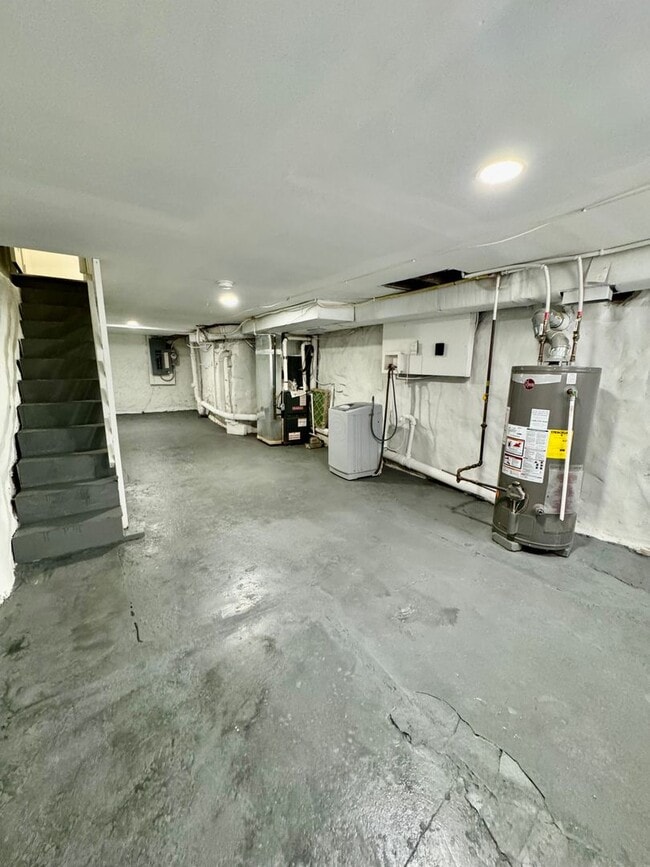 Building Photo - Recently Renovated Home in One of Philadel...