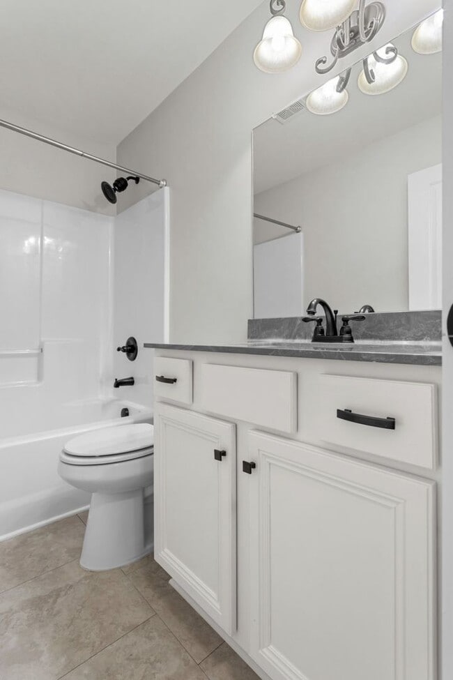 Building Photo - 3BR Home with Bonus Loft & Spa-Inspired Pr...