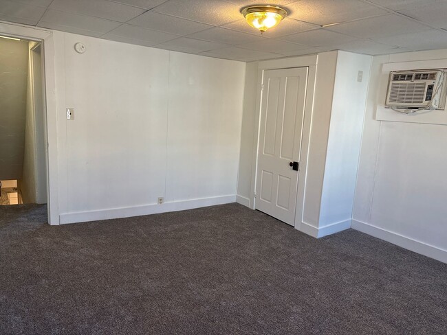 Building Photo - Spacious 4 Bedroom, 1.5 Bath House With Yard-York City SD