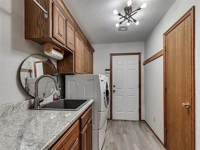 Building Photo - 4012 Morning Star Dr