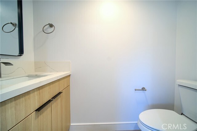 Building Photo - 257 S Ave 54