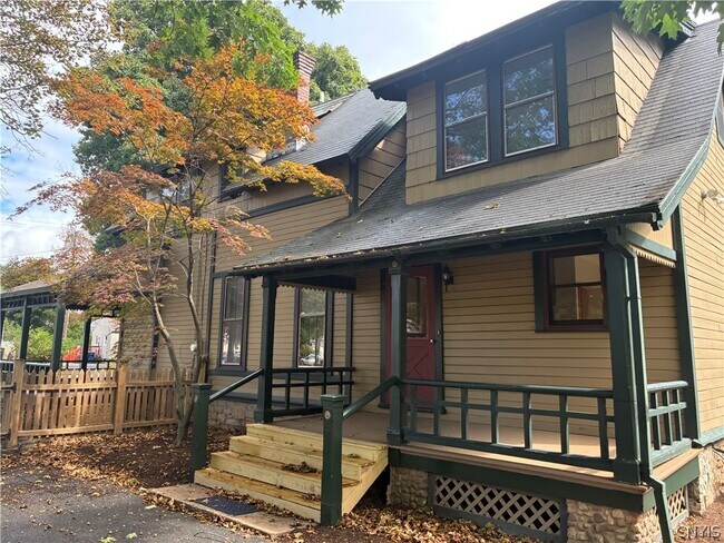 Building Photo - 864 Salt Springs Rd