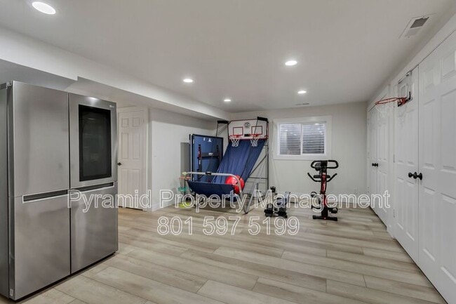 Building Photo - 10971 Cindy Cir