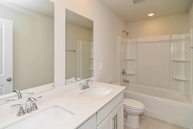 Building Photo - 1318 Bluffton Cir