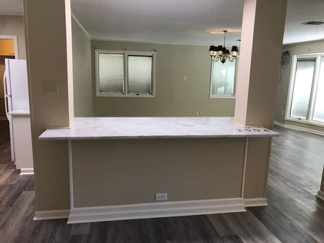 Building Photo - 3 bed 2 Bath Brick Home off Park Avenue!