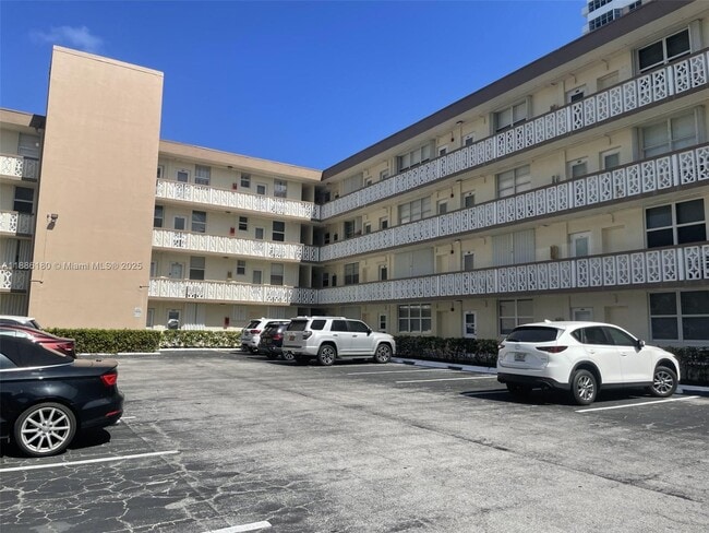 Building Photo - 1936 S Ocean Dr